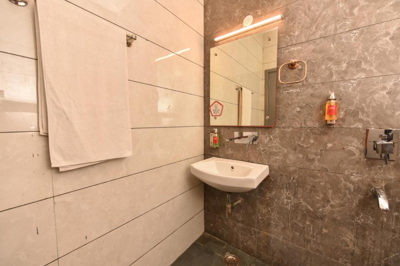 Hotel Red Saffron Νέο Δελχί Εξωτερικό φωτογραφία
