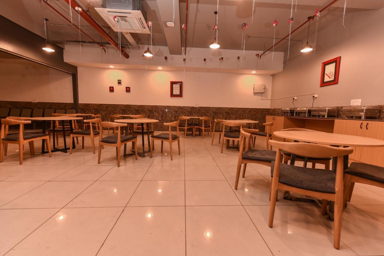 Hotel Red Saffron Νέο Δελχί Εξωτερικό φωτογραφία
