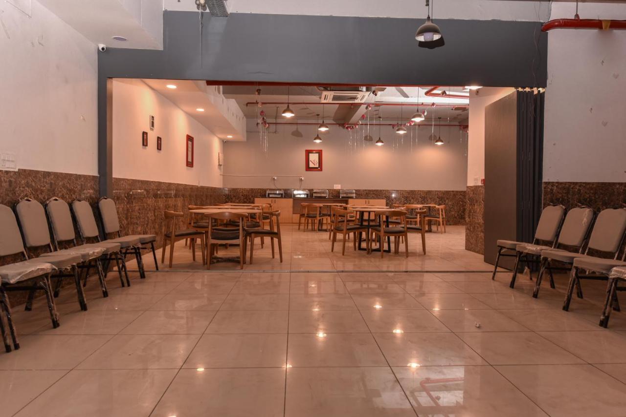 Hotel Red Saffron Νέο Δελχί Εξωτερικό φωτογραφία